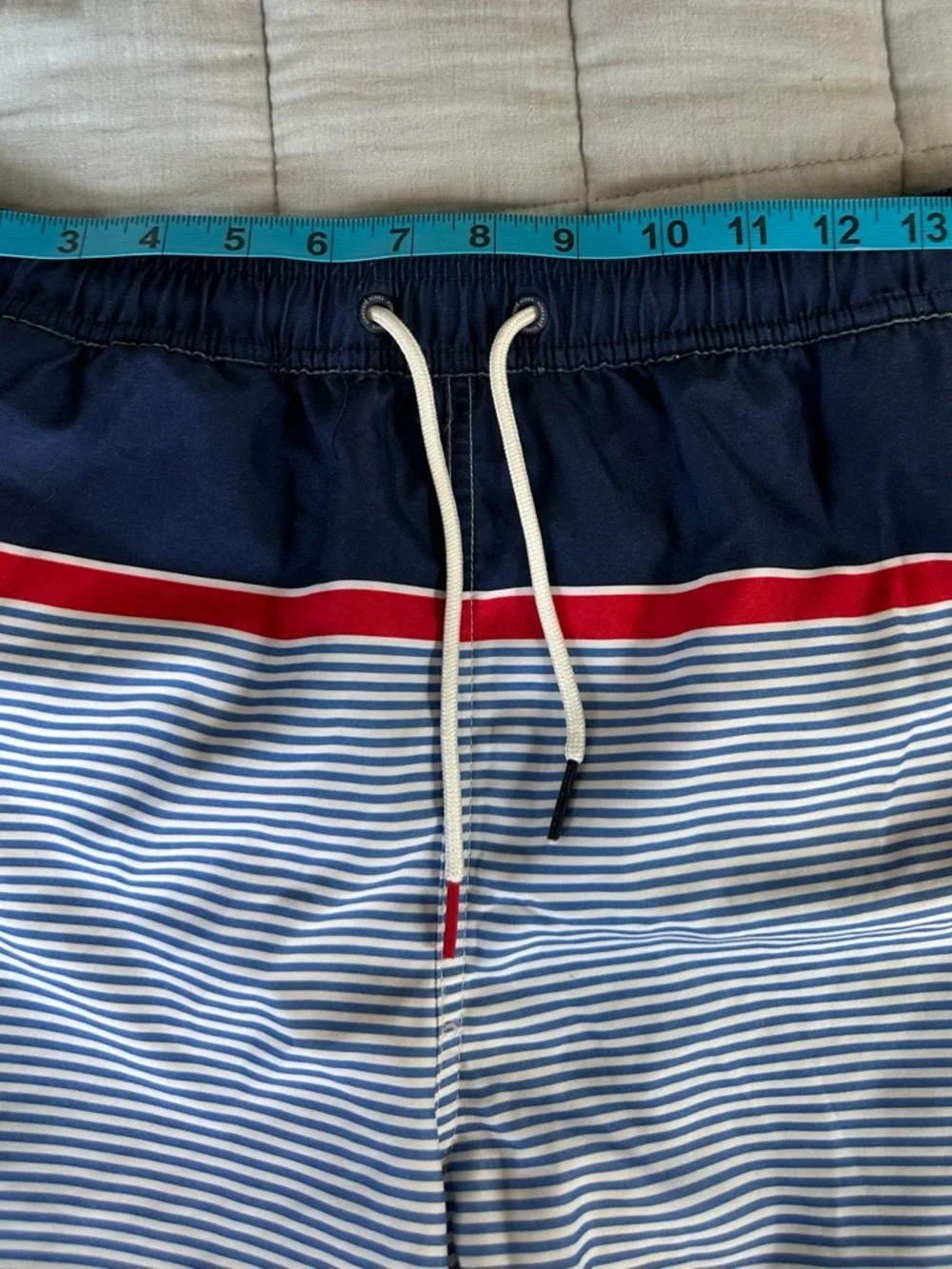 Vineyard Vines Target Gradient striped swim trunks size Small